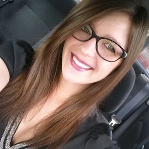 Meet your Posher, Caitlin